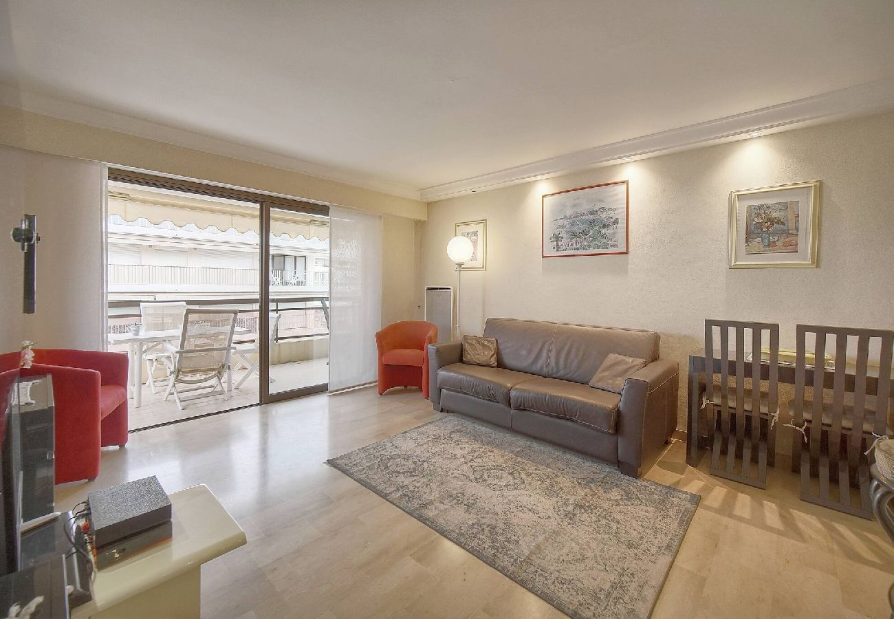 Appartement à Cannes - FRGK Athena Palm Beach 1BR Terrace, AC & Ultra-F