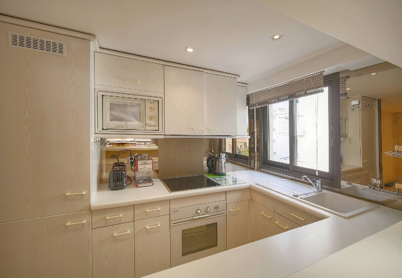 Appartement à Cannes - FRGK Athena Palm Beach 1BR Terrace, AC & Ultra-F