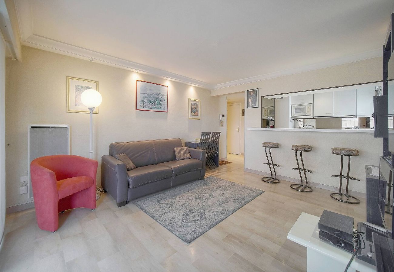 Appartement à Cannes - FRGK Athena Palm Beach 1BR Terrace, AC & Ultra-F