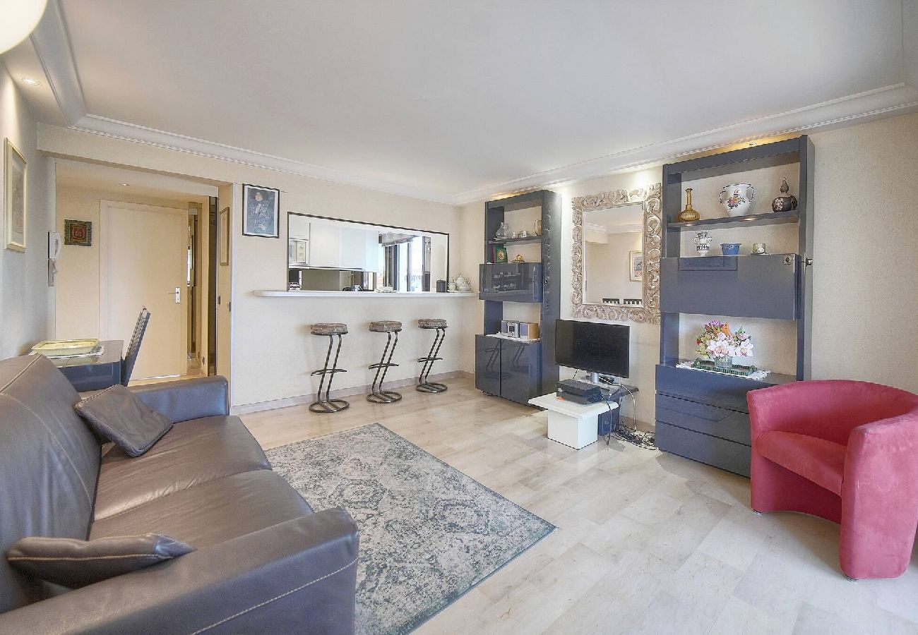 Appartement à Cannes - FRGK Athena Palm Beach 1BR Terrace, AC & Ultra-F