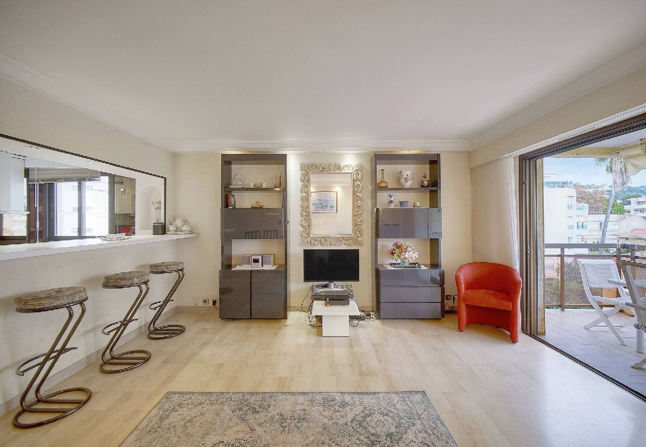 Appartement à Cannes - FRGK Athena Palm Beach 1BR Terrace, AC & Ultra-F
