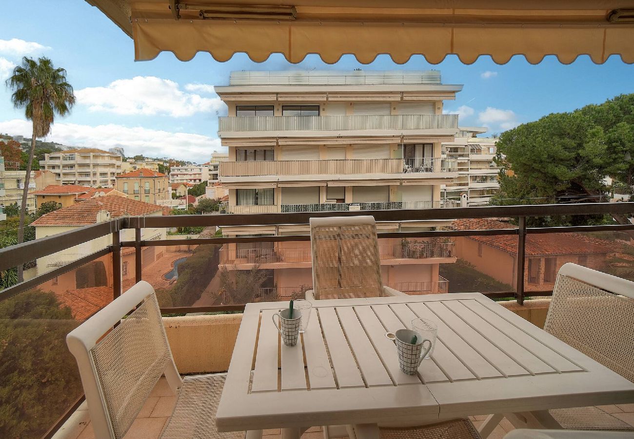Appartement à Cannes - FRGK Athena Palm Beach 1BR Terrace, AC & Ultra-F