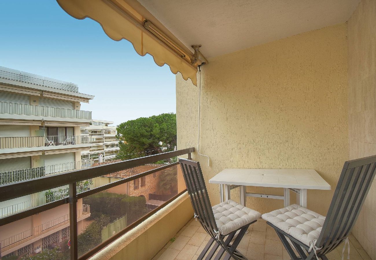 Appartement à Cannes - FRGK Athena Palm Beach 1BR Terrace, AC & Ultra-F
