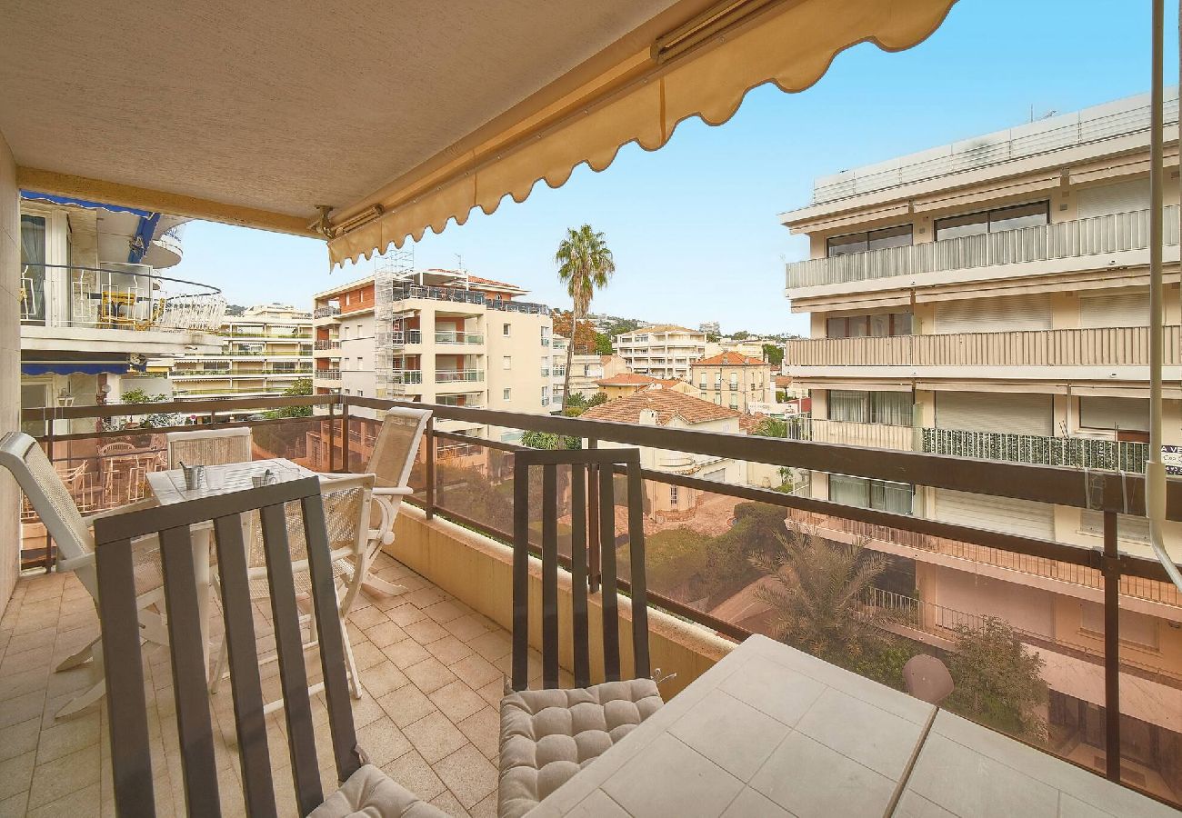Appartement à Cannes - FRGK Athena Palm Beach 1BR Terrace, AC & Ultra-F