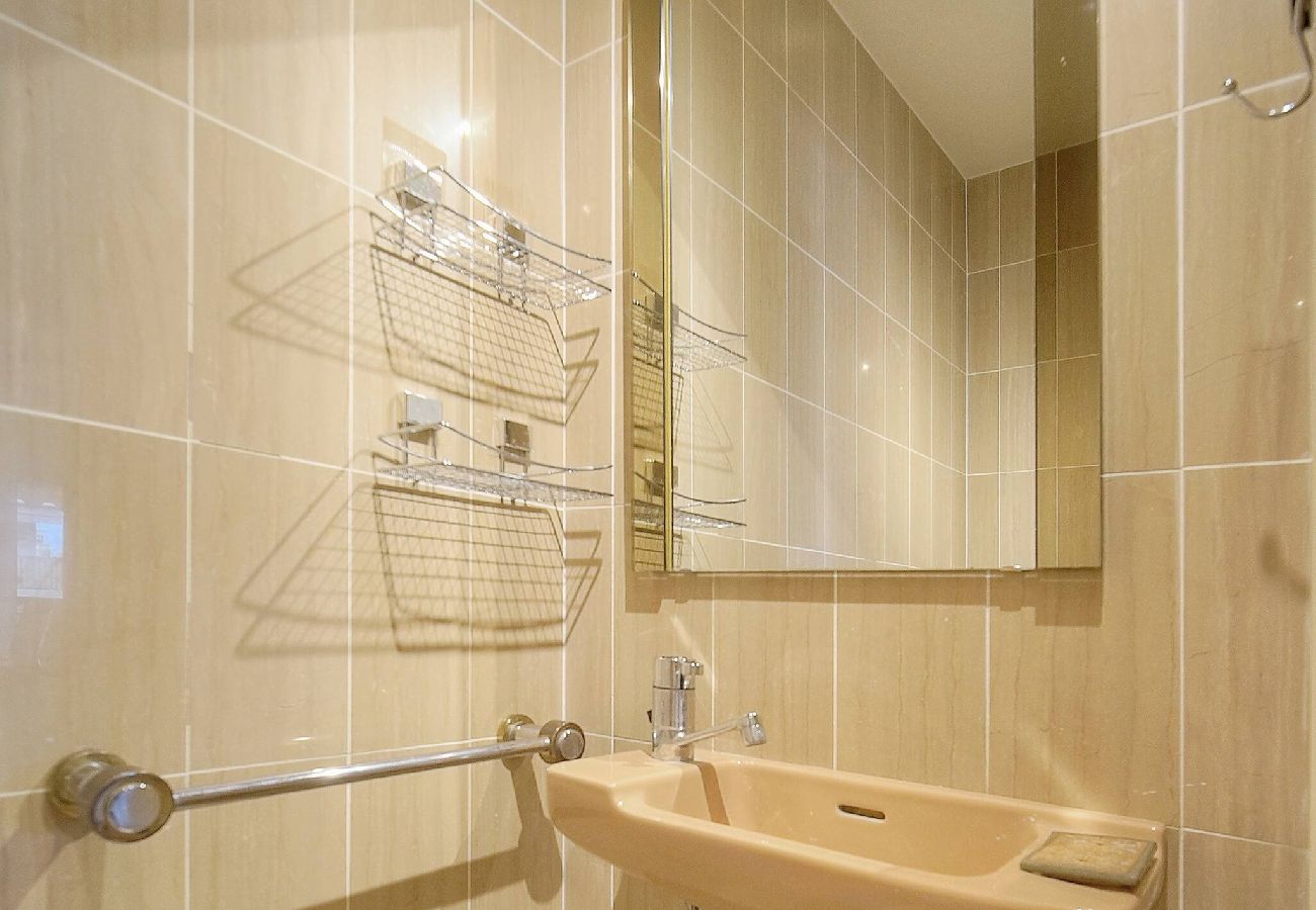 Appartement à Cannes - FRGK Athena Palm Beach 1BR Terrace, AC & Ultra-F