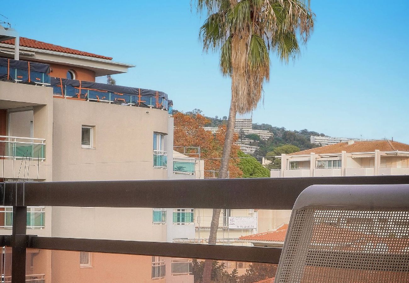 Appartement à Cannes - FRGK Athena Palm Beach 1BR Terrace, AC & Ultra-F
