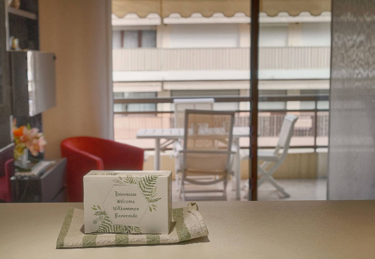 Appartement à Cannes - FRGK Athena Palm Beach 1BR Terrace, AC & Ultra-F