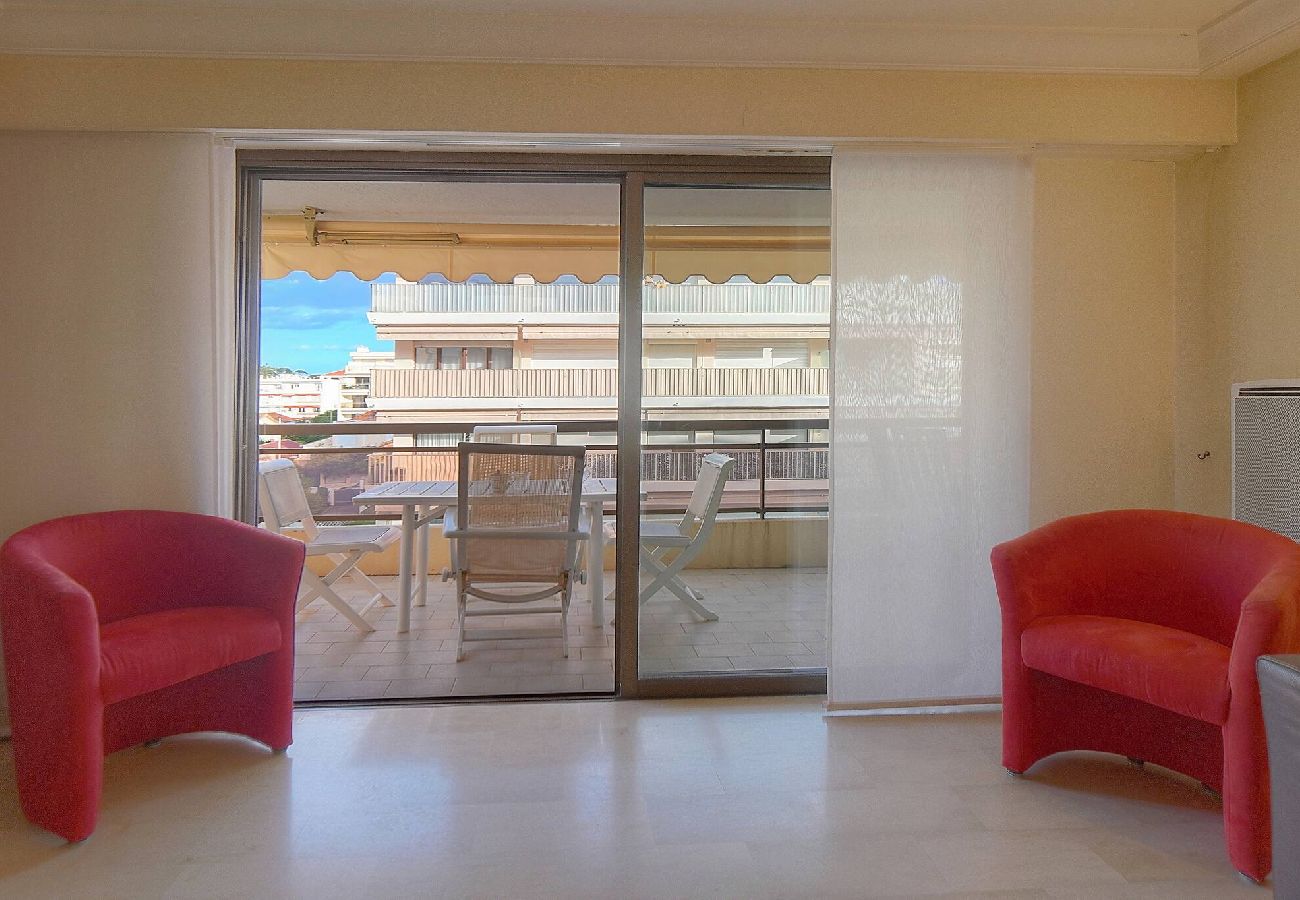Appartement à Cannes - FRGK Athena Palm Beach 1BR Terrace, AC & Ultra-F