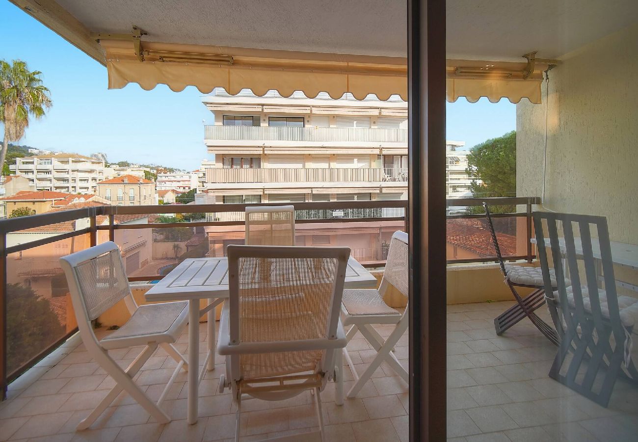 Appartement à Cannes - FRGK Athena Palm Beach 1BR Terrace, AC & Ultra-F