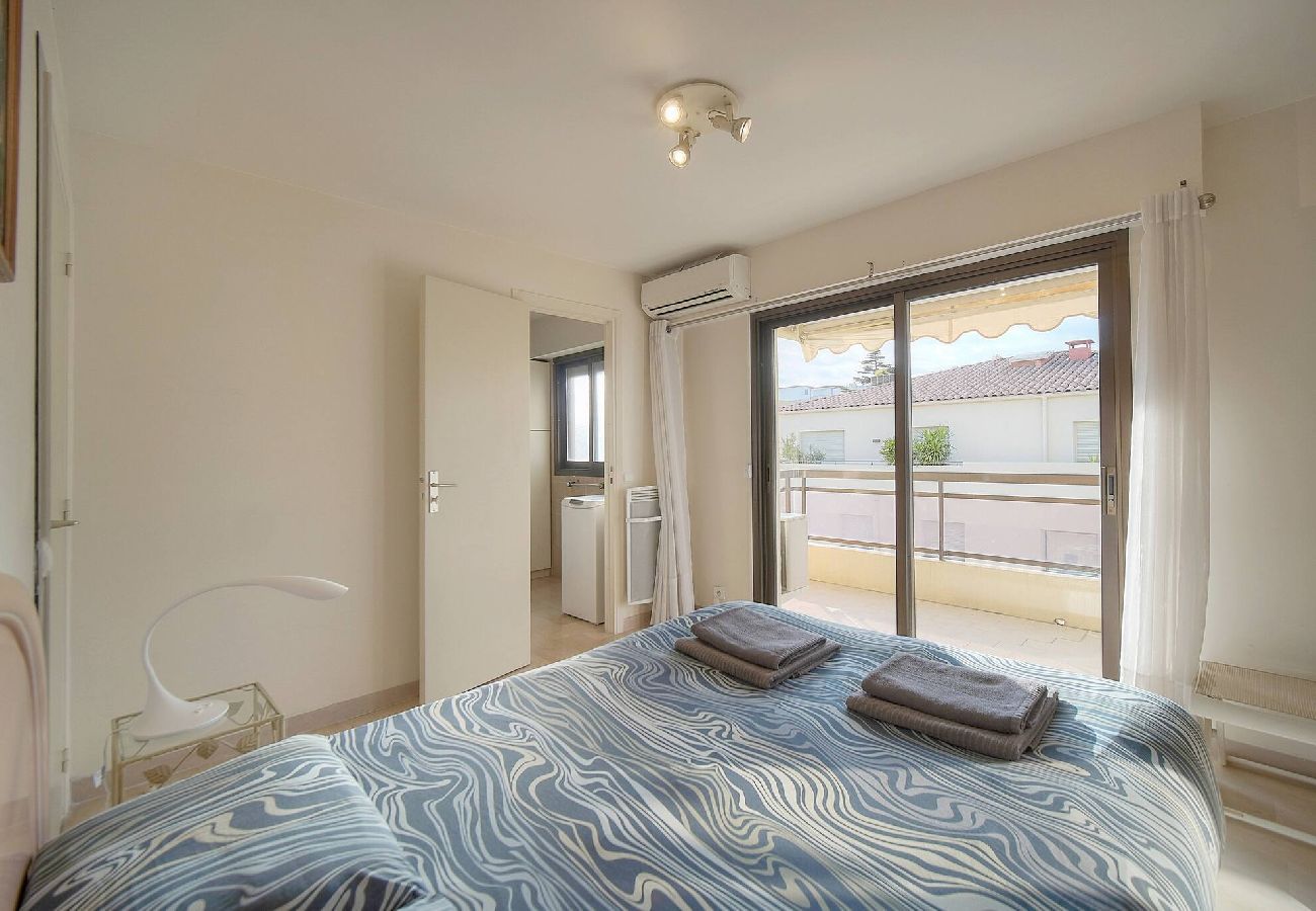 Appartement à Cannes - FRGK Athena Palm Beach 1BR Terrace, AC & Ultra-F
