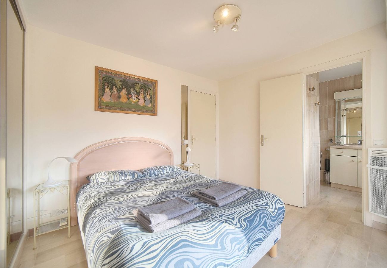 Appartement à Cannes - FRGK Athena Palm Beach 1BR Terrace, AC & Ultra-F