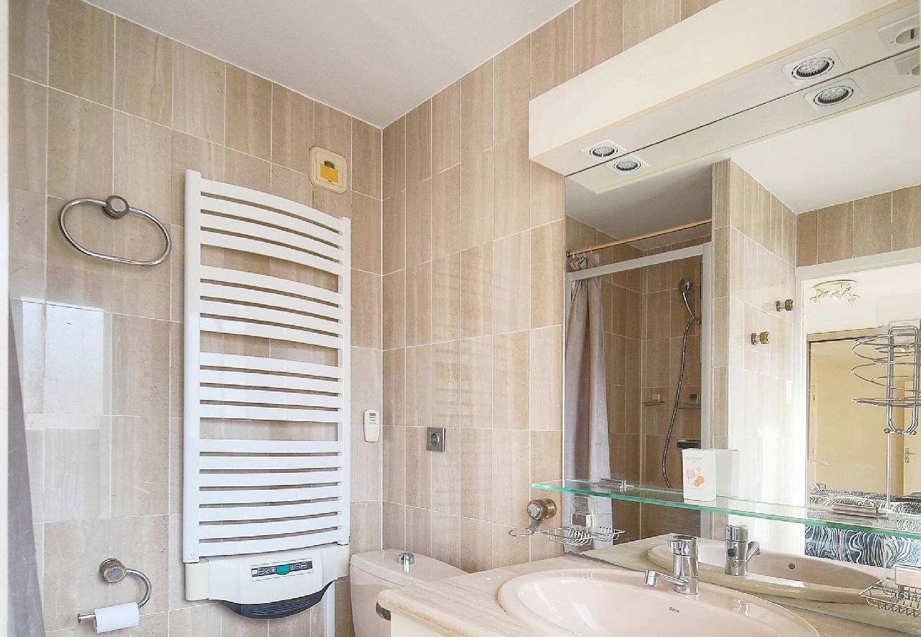 Appartement à Cannes - FRGK Athena Palm Beach 1BR Terrace, AC & Ultra-F