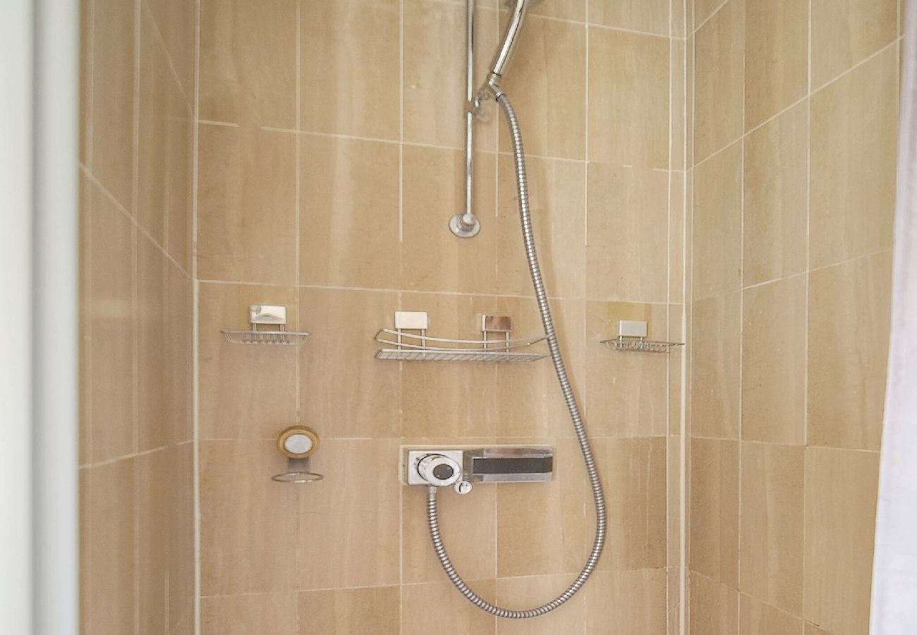 Appartement à Cannes - FRGK Athena Palm Beach 1BR Terrace, AC & Ultra-F