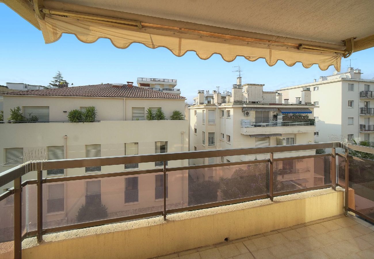 Appartement à Cannes - FRGK Athena Palm Beach 1BR Terrace, AC & Ultra-F