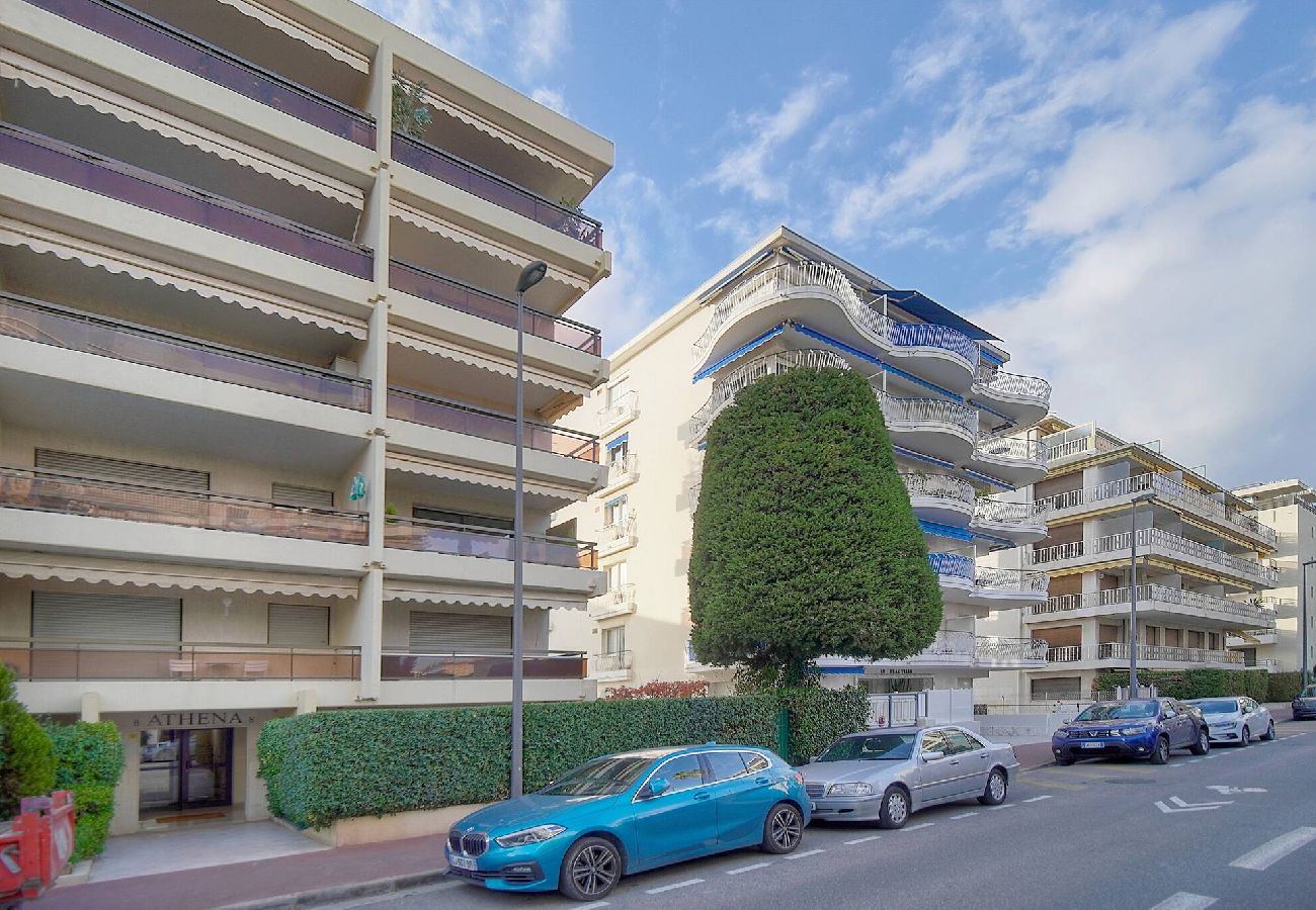 Appartement à Cannes - FRGK Athena Palm Beach 1BR Terrace, AC & Ultra-F