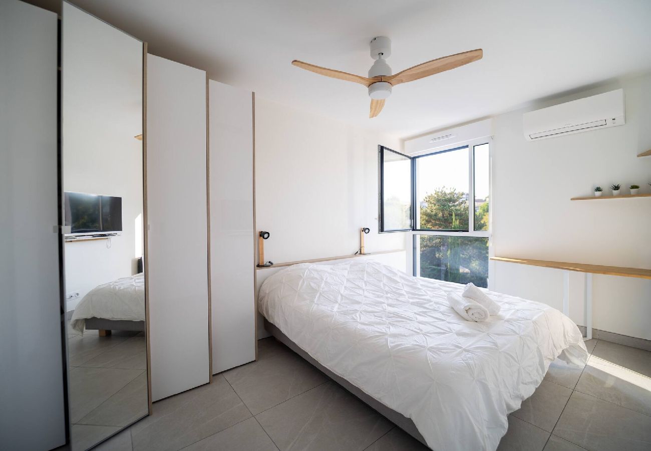 Appartement à Antibes - FRGK BEL AZUR 1 BDR Luxury Sea View Parking AC WI