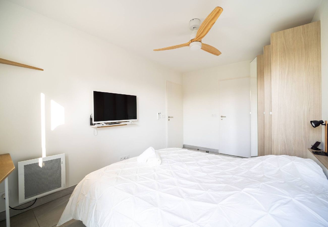 Appartement à Antibes - FRGK BEL AZUR 1 BDR Luxury Sea View Parking AC WI