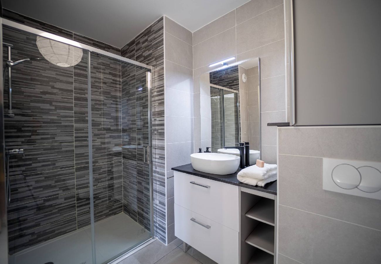 Appartement à Antibes - FRGK BEL AZUR 1 BDR Luxury Sea View Parking AC WI