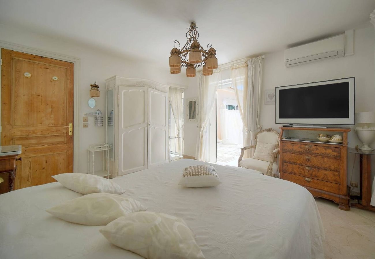 Villa à Antibes - VILLA MÉVANIA antibes