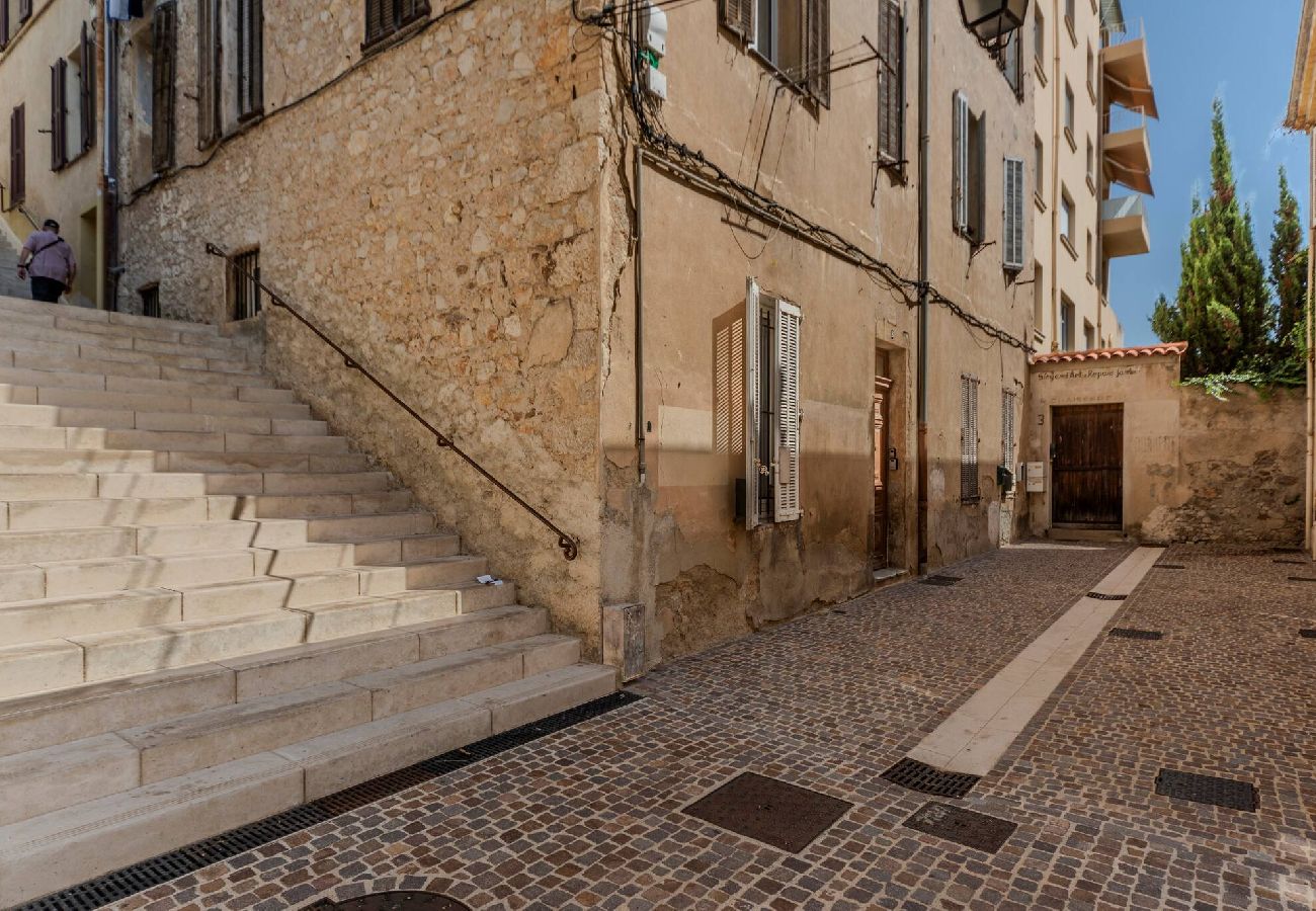 Appartement à Cannes - FRGK Suquet Olivier Historic 3 BR Charm UltraFas