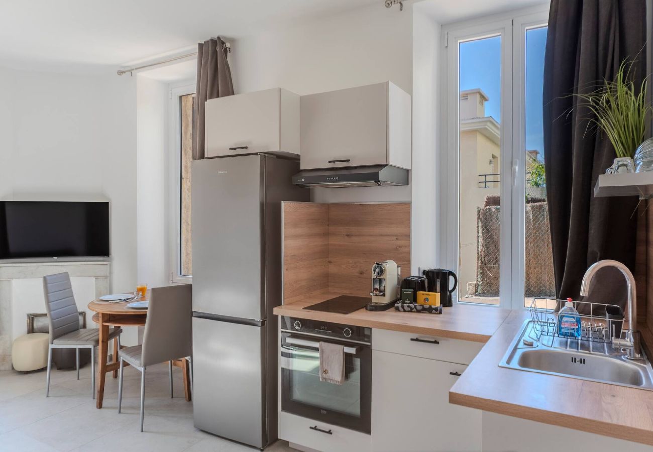 Appartement à Cannes - FRGK Suquet Olivier Historic 3 BR Charm UltraFas