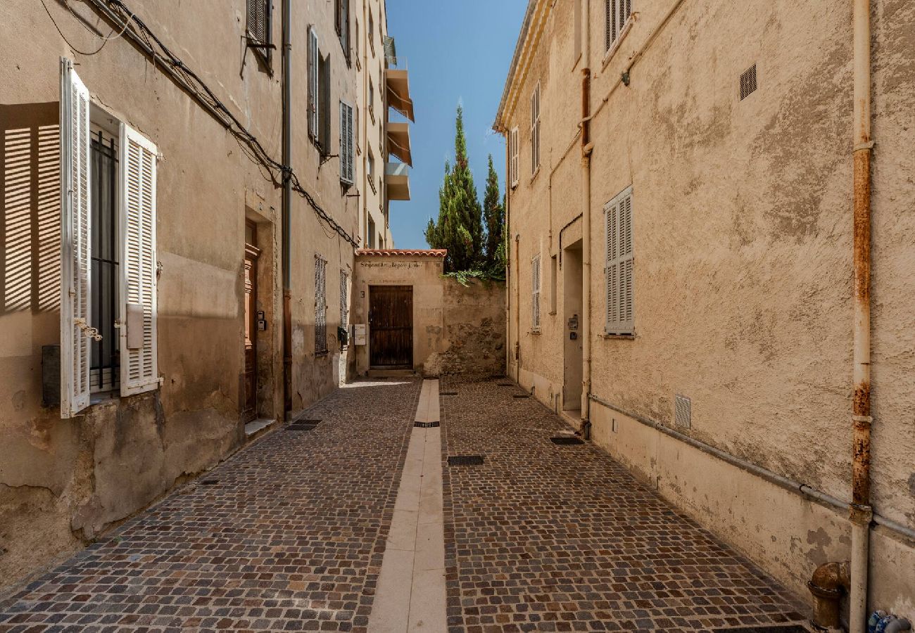 Appartement à Cannes - FRGK Suquet Olivier Historic 3 BR Charm UltraFas