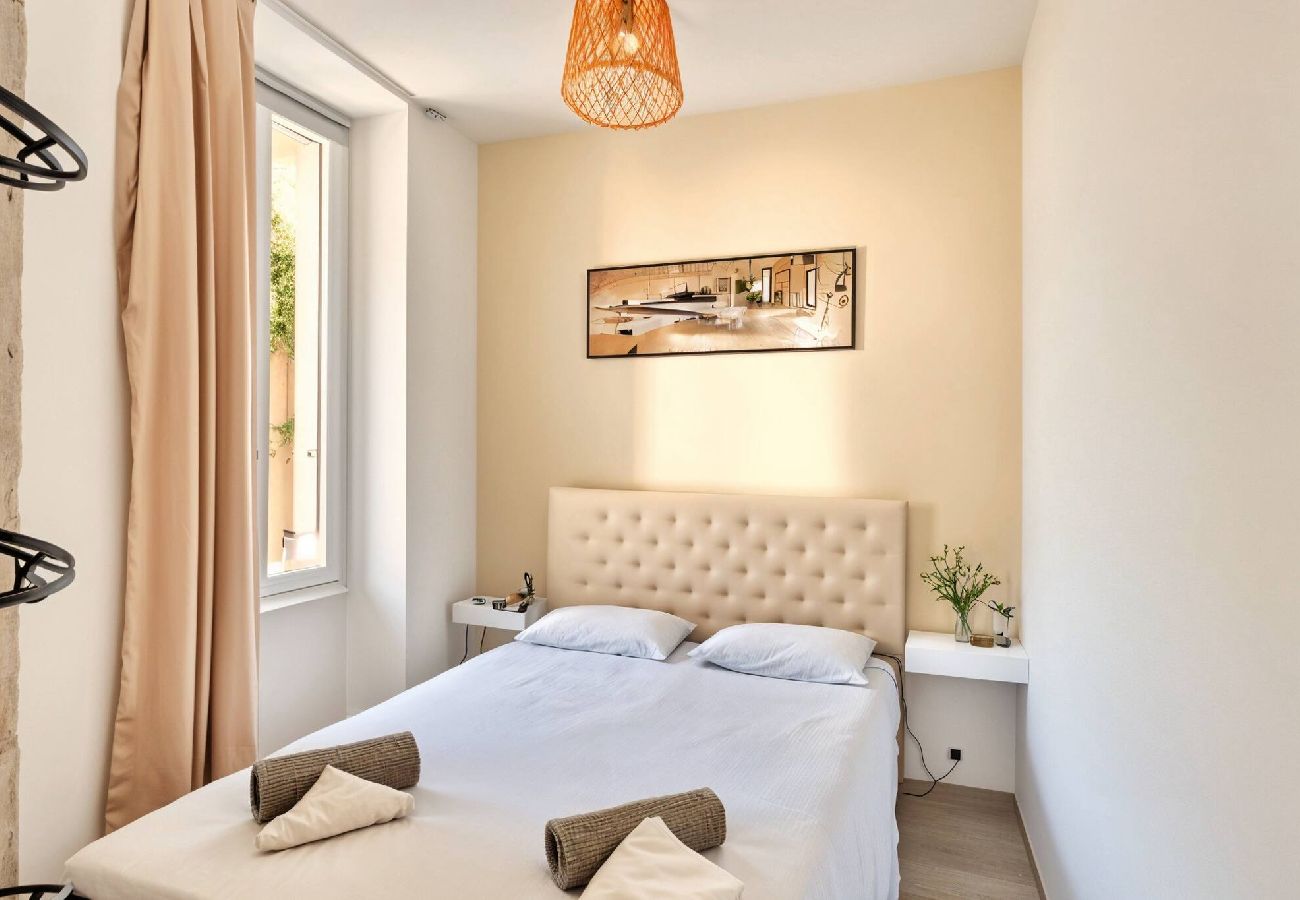 Appartement à Cannes - FRGK Suquet Olivier Historic 3 BR Charm UltraFas
