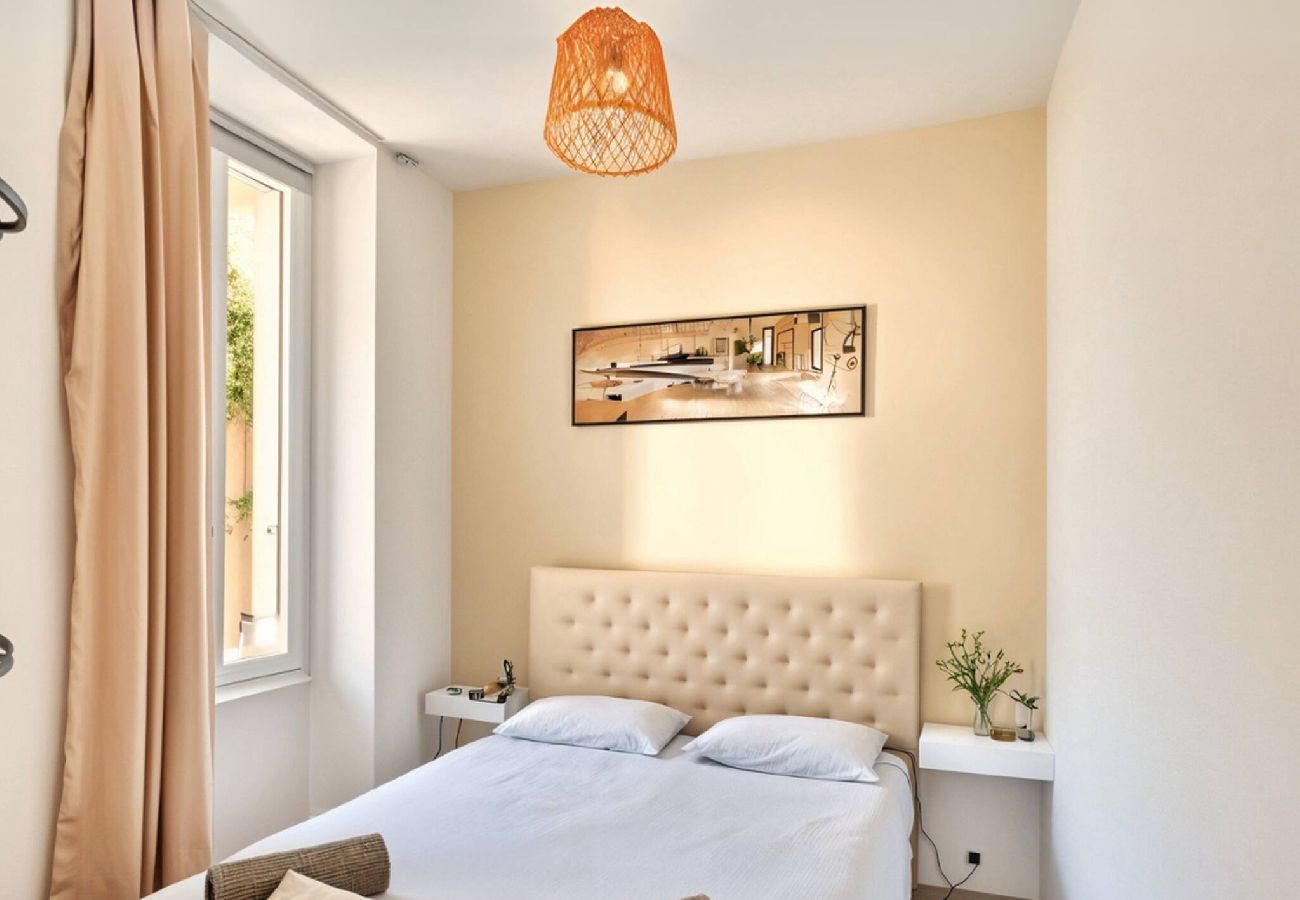 Appartement à Cannes - FRGK Suquet Olivier Historic 3 BR Charm UltraFas
