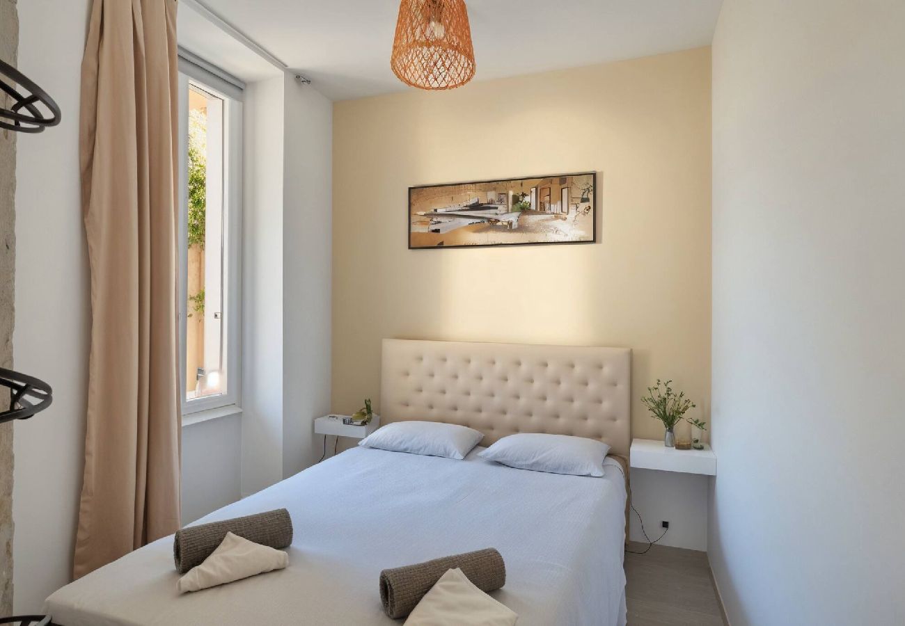 Appartement à Cannes - FRGK Suquet Olivier Historic 3 BR Charm UltraFas