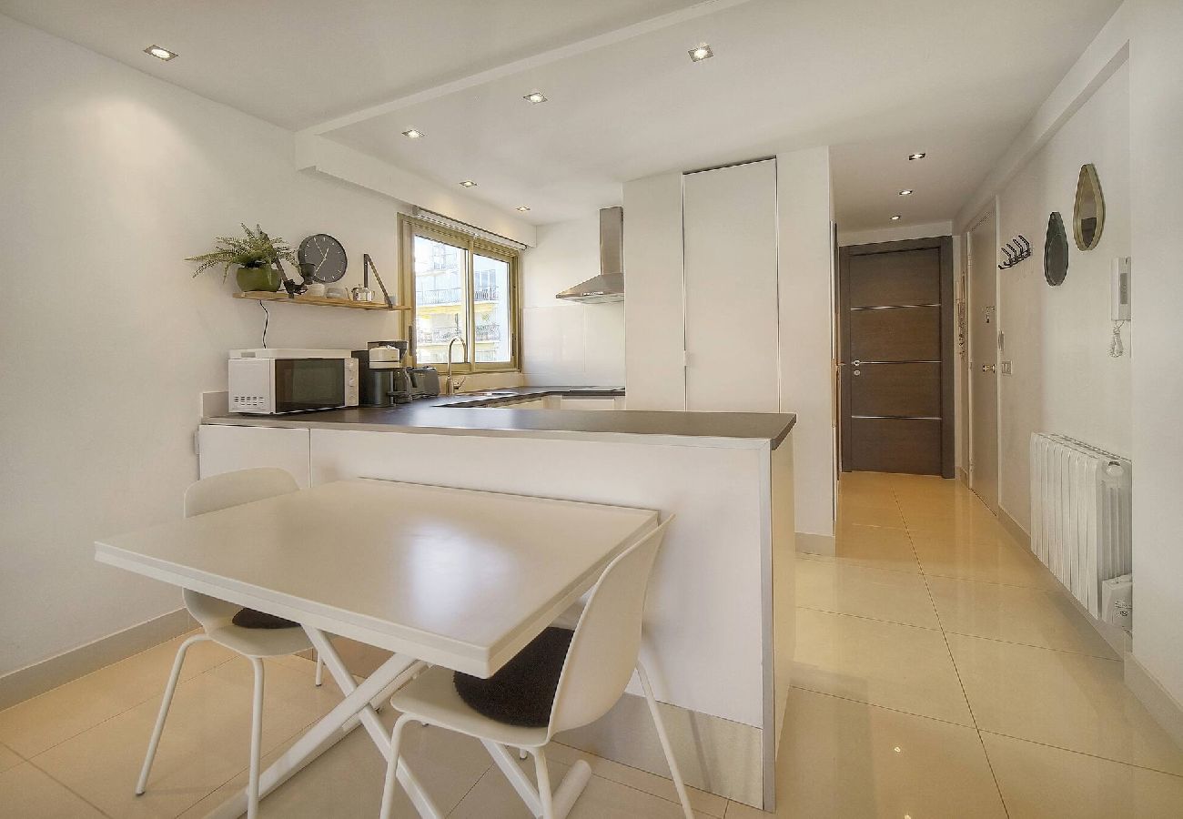 Appartement à Cannes - FRGK Palm Beach Luxe 1BR Balcony AC & Ultra