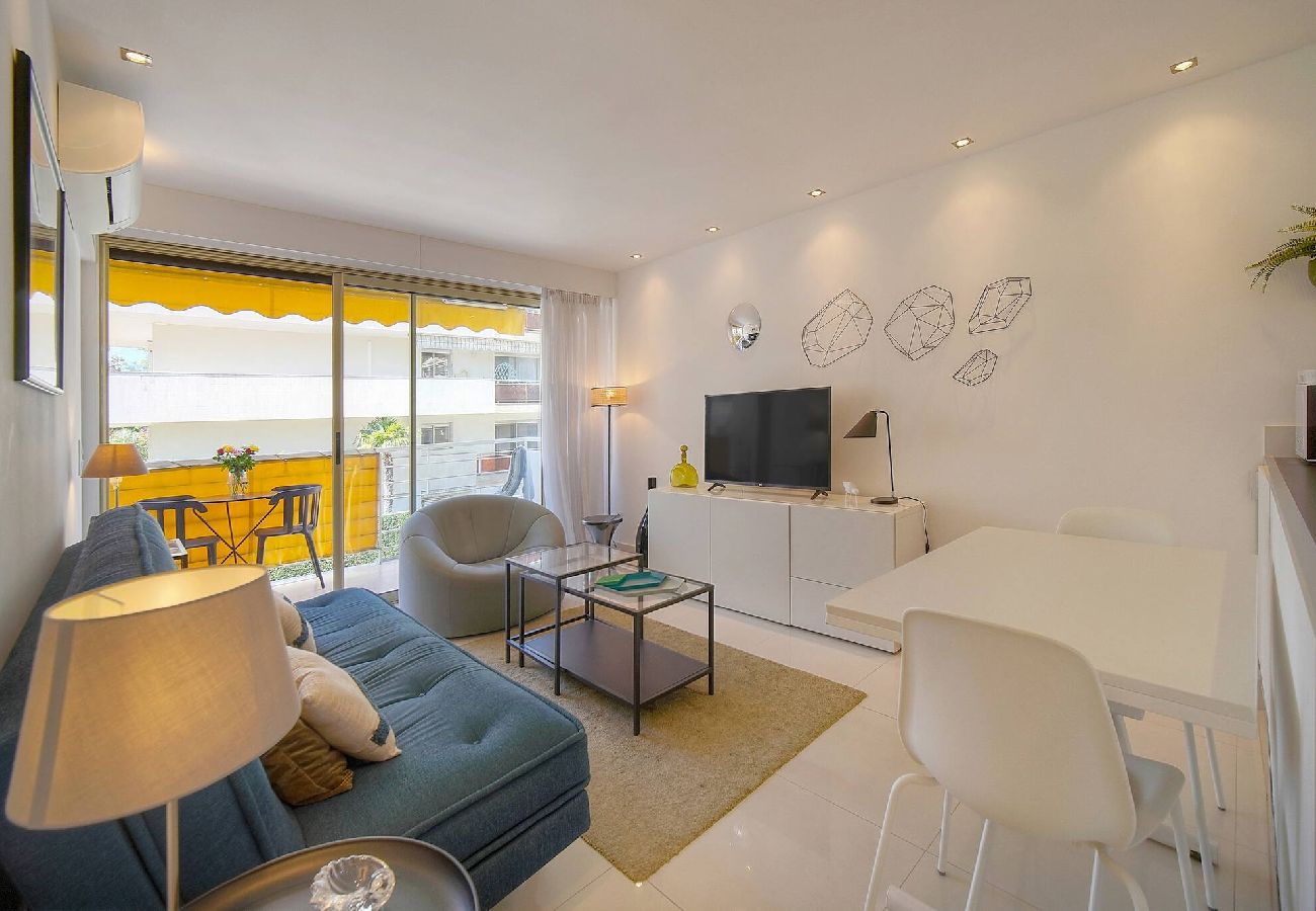 Appartement à Cannes - FRGK Palm Beach Luxe 1BR Balcony AC & Ultra