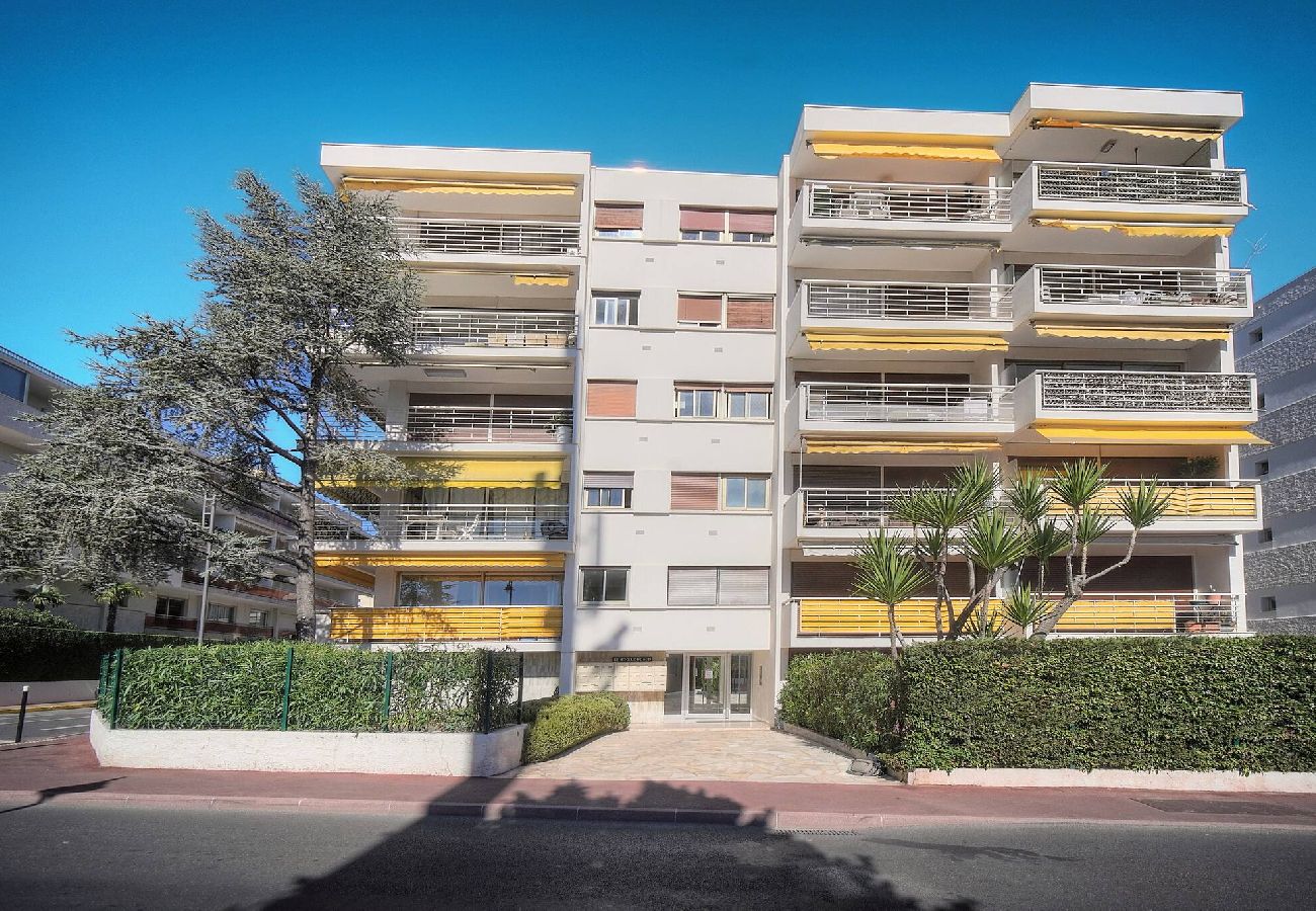 Appartement à Cannes - FRGK Palm Beach Luxe 1BR Balcony AC & Ultra