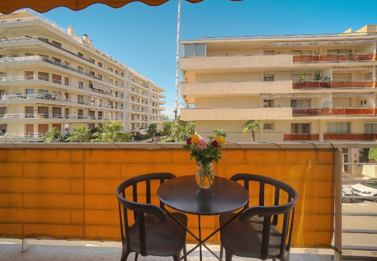 Appartement à Cannes - FRGK Palm Beach Luxe 1BR Balcony AC & Ultra