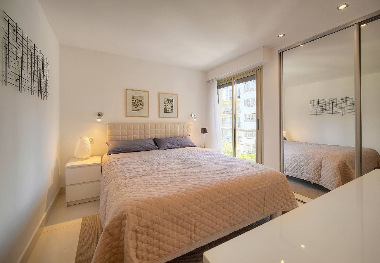 Appartement à Cannes - FRGK Palm Beach Luxe 1BR Balcony AC & Ultra