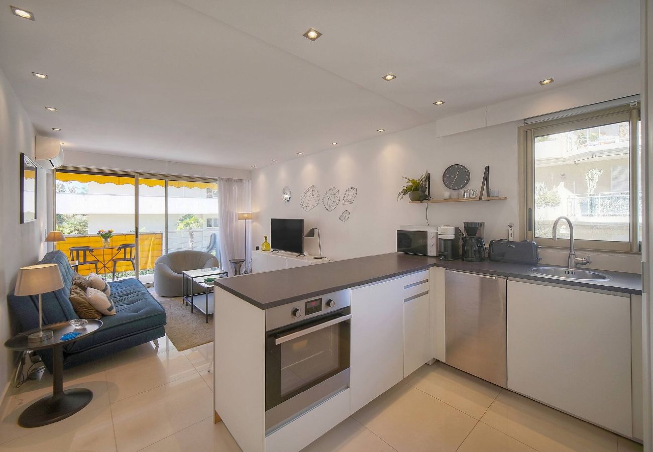 Appartement à Cannes - FRGK Palm Beach Luxe 1BR Balcony AC & Ultra