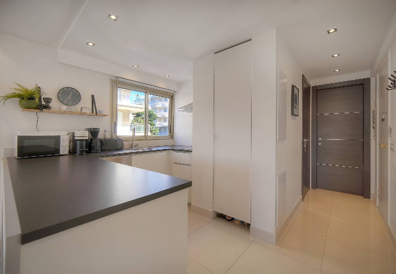 Appartement à Cannes - FRGK Palm Beach Luxe 1BR Balcony AC & Ultra