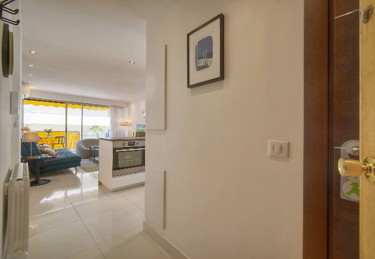 Appartement à Cannes - FRGK Palm Beach Luxe 1BR Balcony AC & Ultra