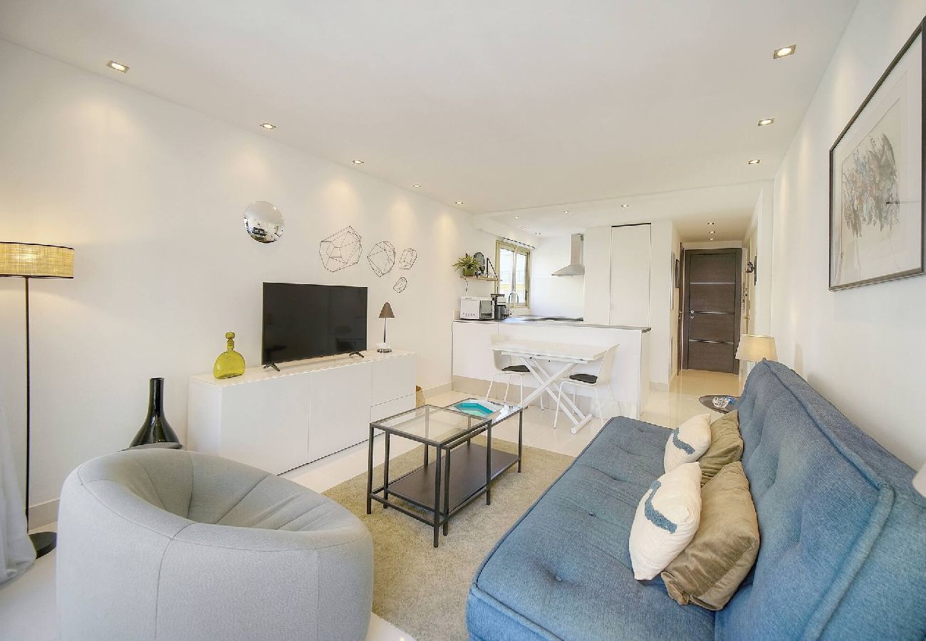Appartement à Cannes - FRGK Palm Beach Luxe 1BR Balcony AC & Ultra
