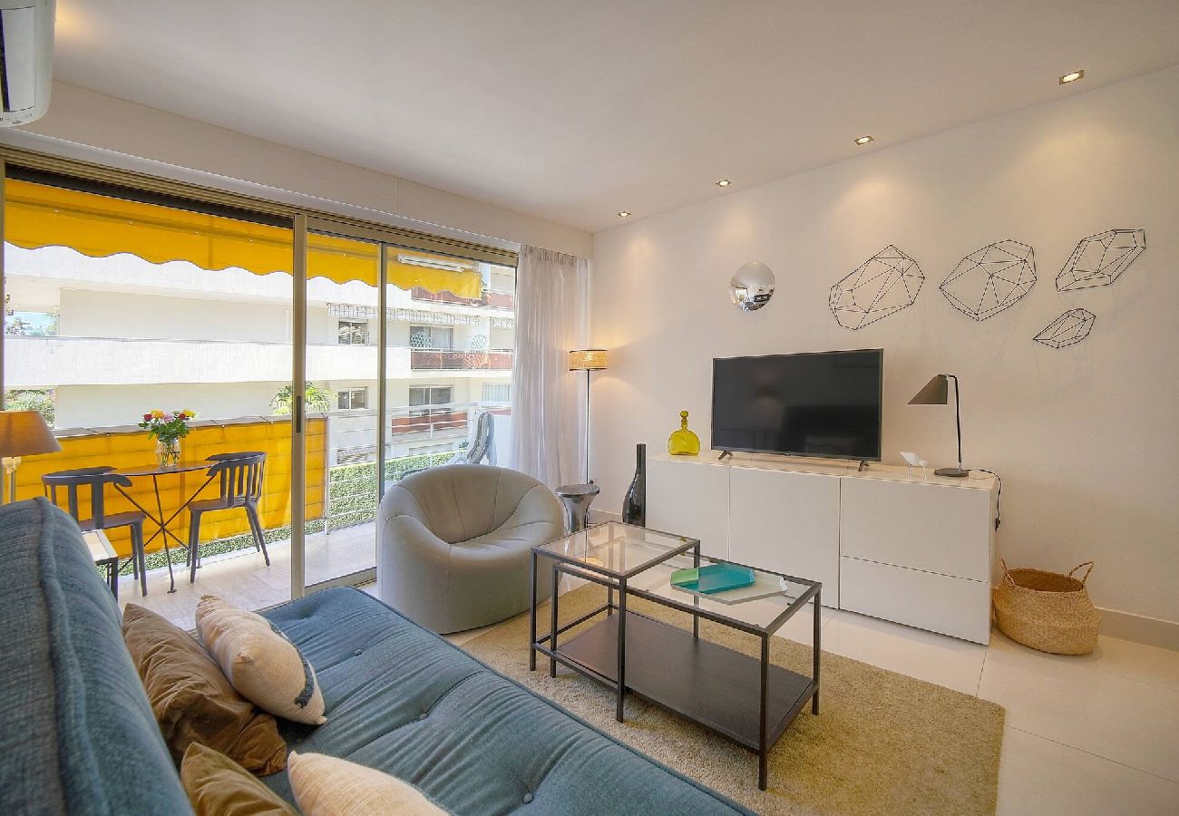 Appartement à Cannes - FRGK Palm Beach Luxe 1BR Balcony AC & Ultra