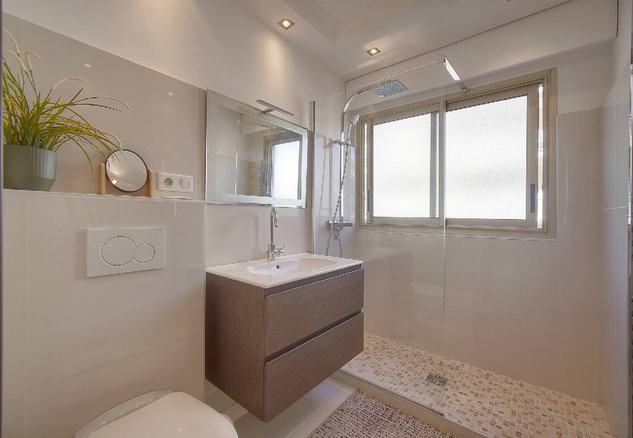 Appartement à Cannes - FRGK Palm Beach Luxe 1BR Balcony AC & Ultra