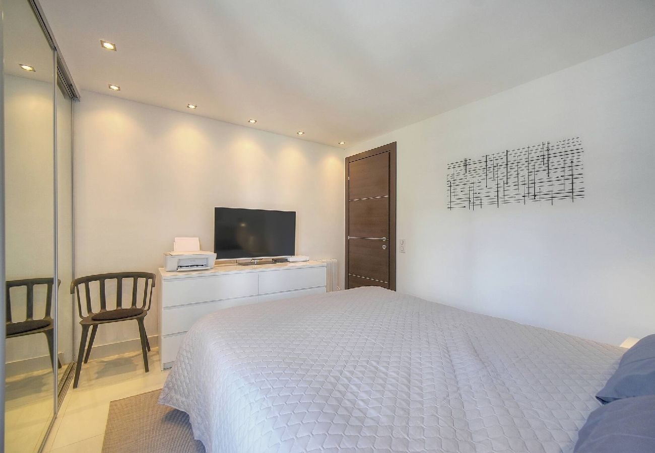 Appartement à Cannes - FRGK Palm Beach Luxe 1BR Balcony AC & Ultra