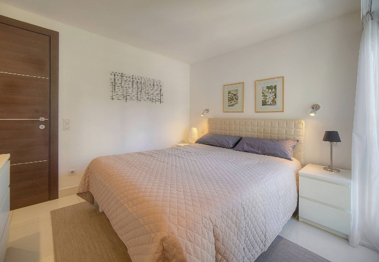 Appartement à Cannes - FRGK Palm Beach Luxe 1BR Balcony AC & Ultra