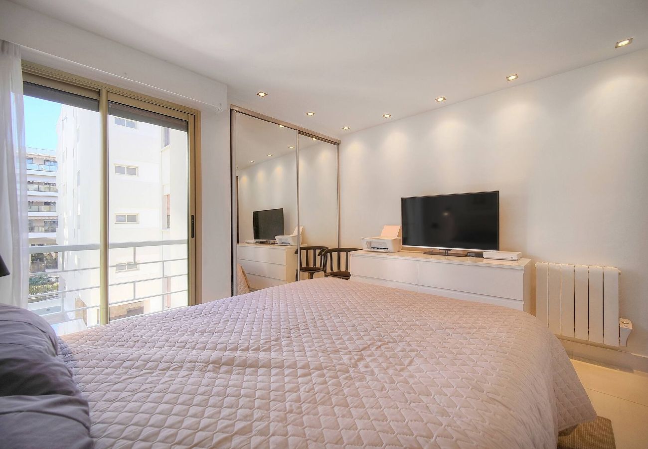 Appartement à Cannes - FRGK Palm Beach Luxe 1BR Balcony AC & Ultra