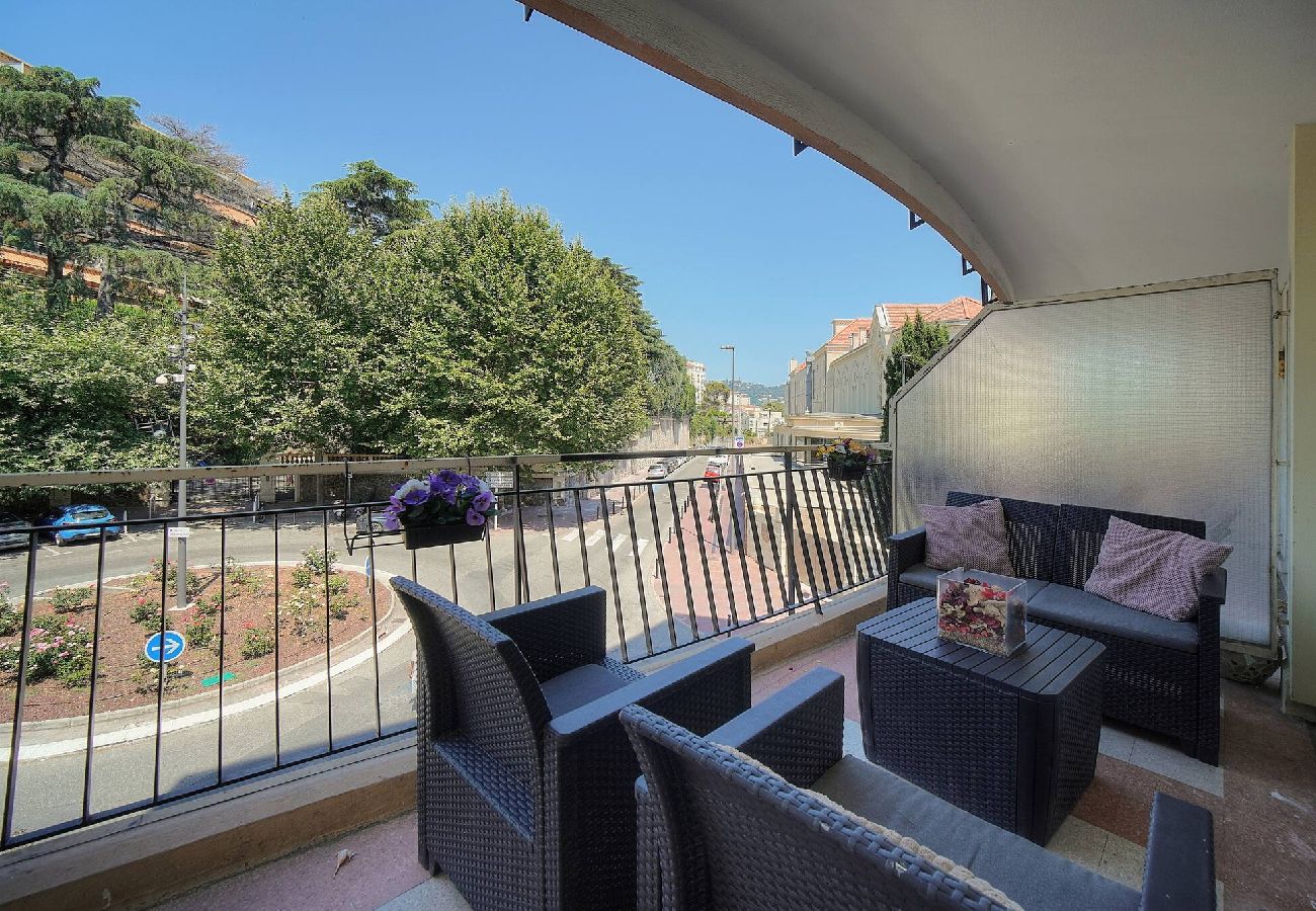 Appartement à Cannes - FRGK Stanislas Apartment Terrace, Central Cannes A