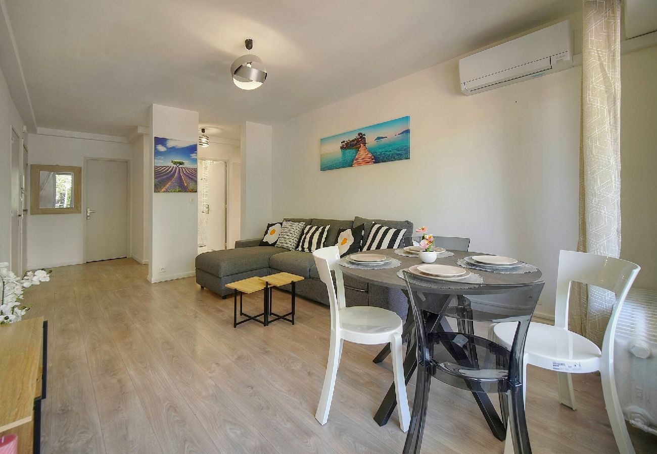 Appartement à Cannes - FRGK Stanislas Apartment Terrace, Central Cannes A