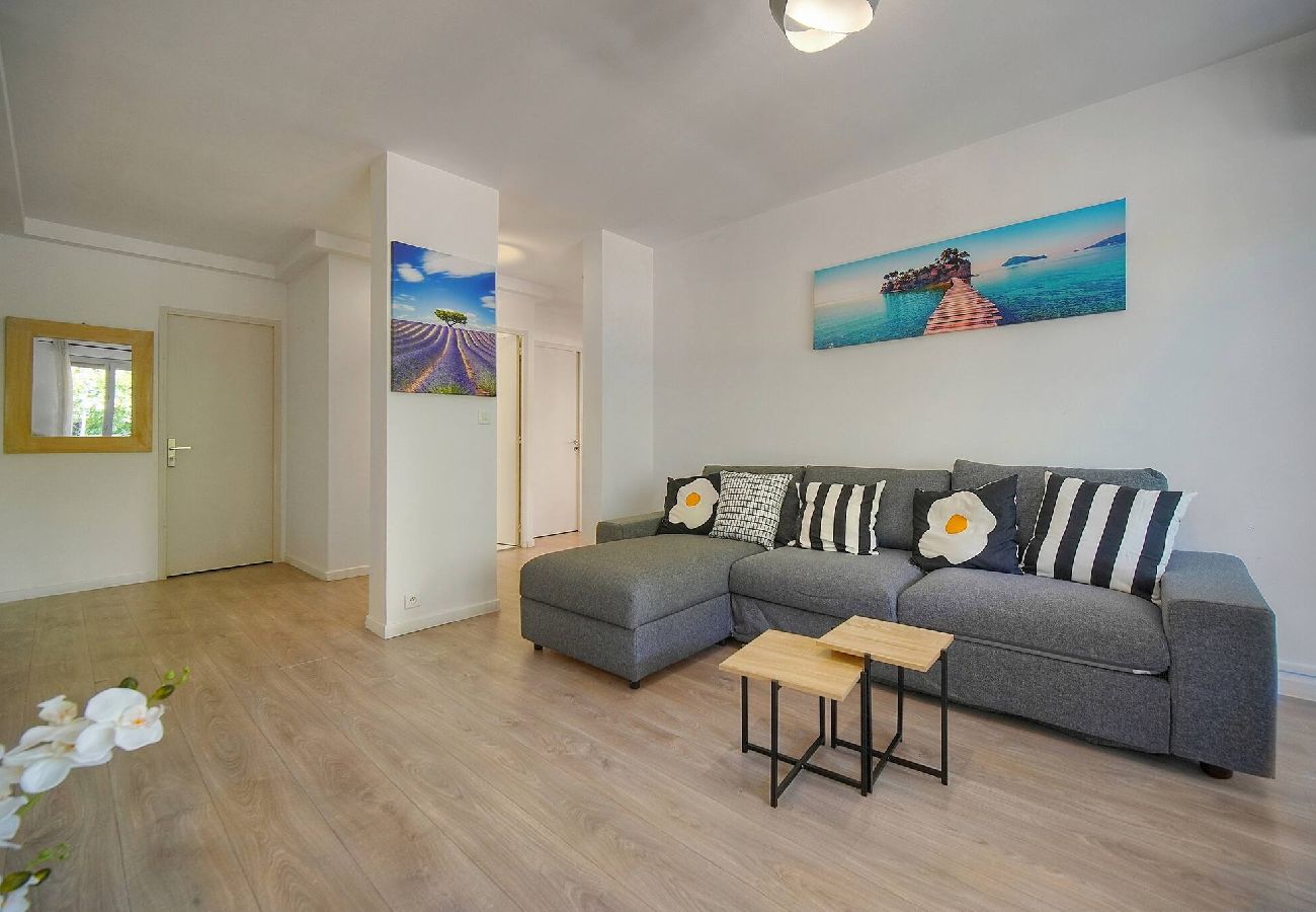 Appartement à Cannes - FRGK Stanislas Apartment Terrace, Central Cannes A