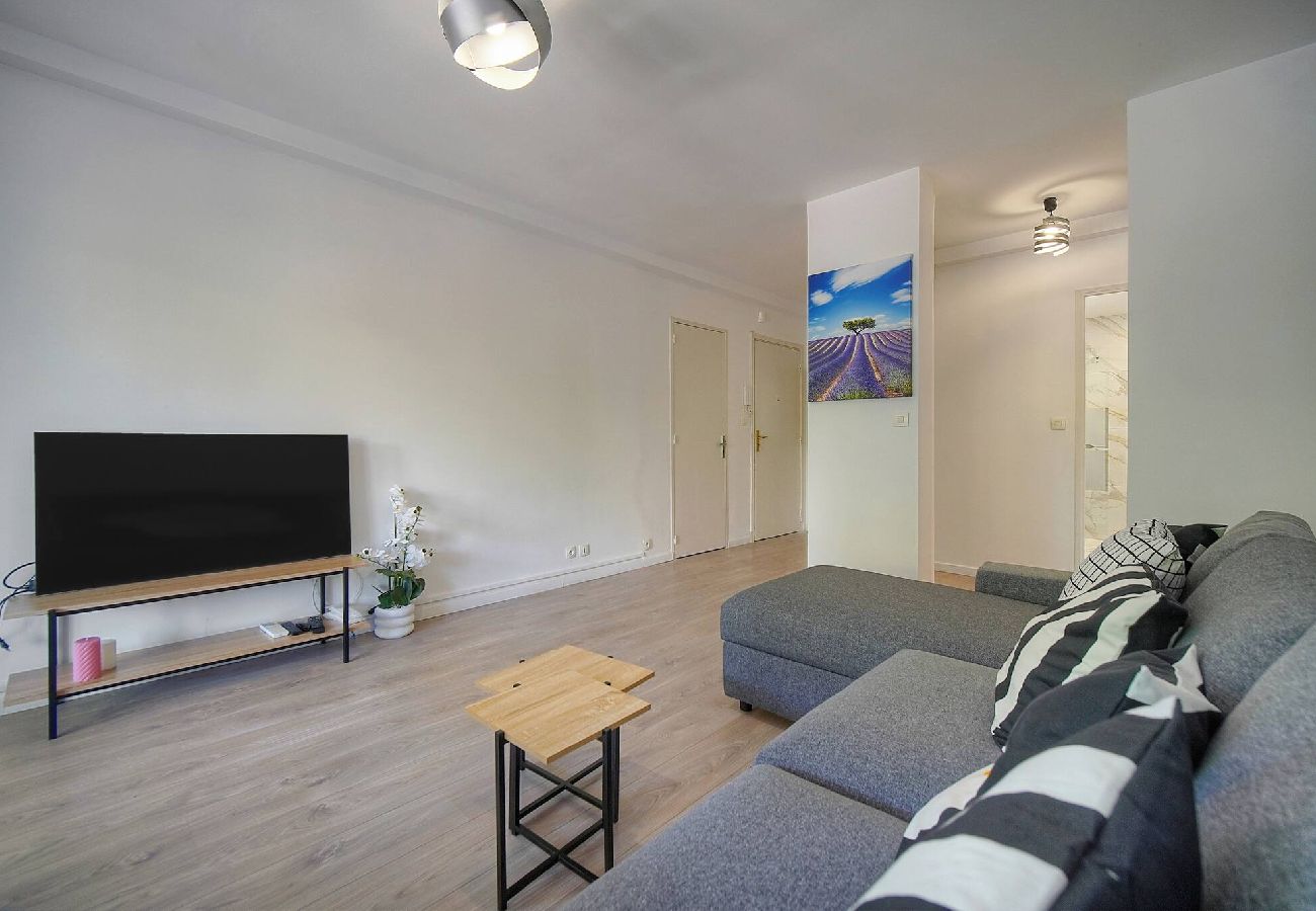 Appartement à Cannes - FRGK Stanislas Apartment Terrace, Central Cannes A