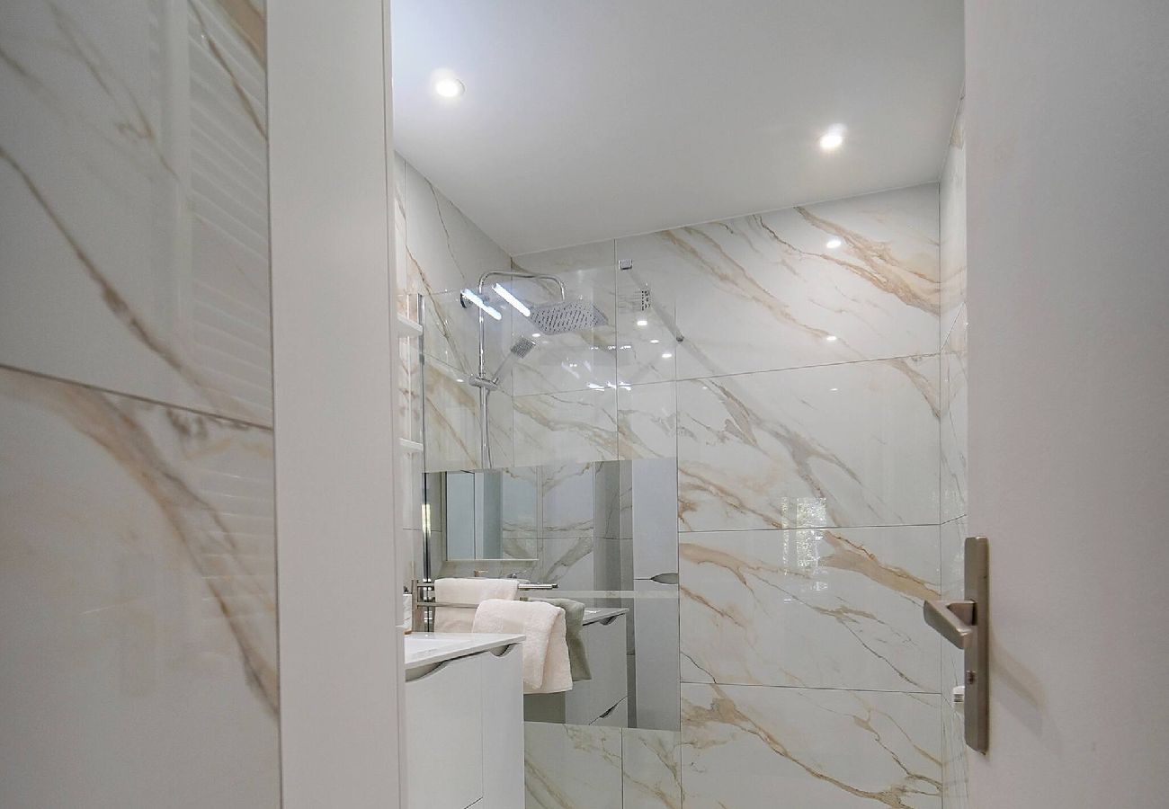 Appartement à Cannes - FRGK Stanislas Apartment Terrace, Central Cannes A