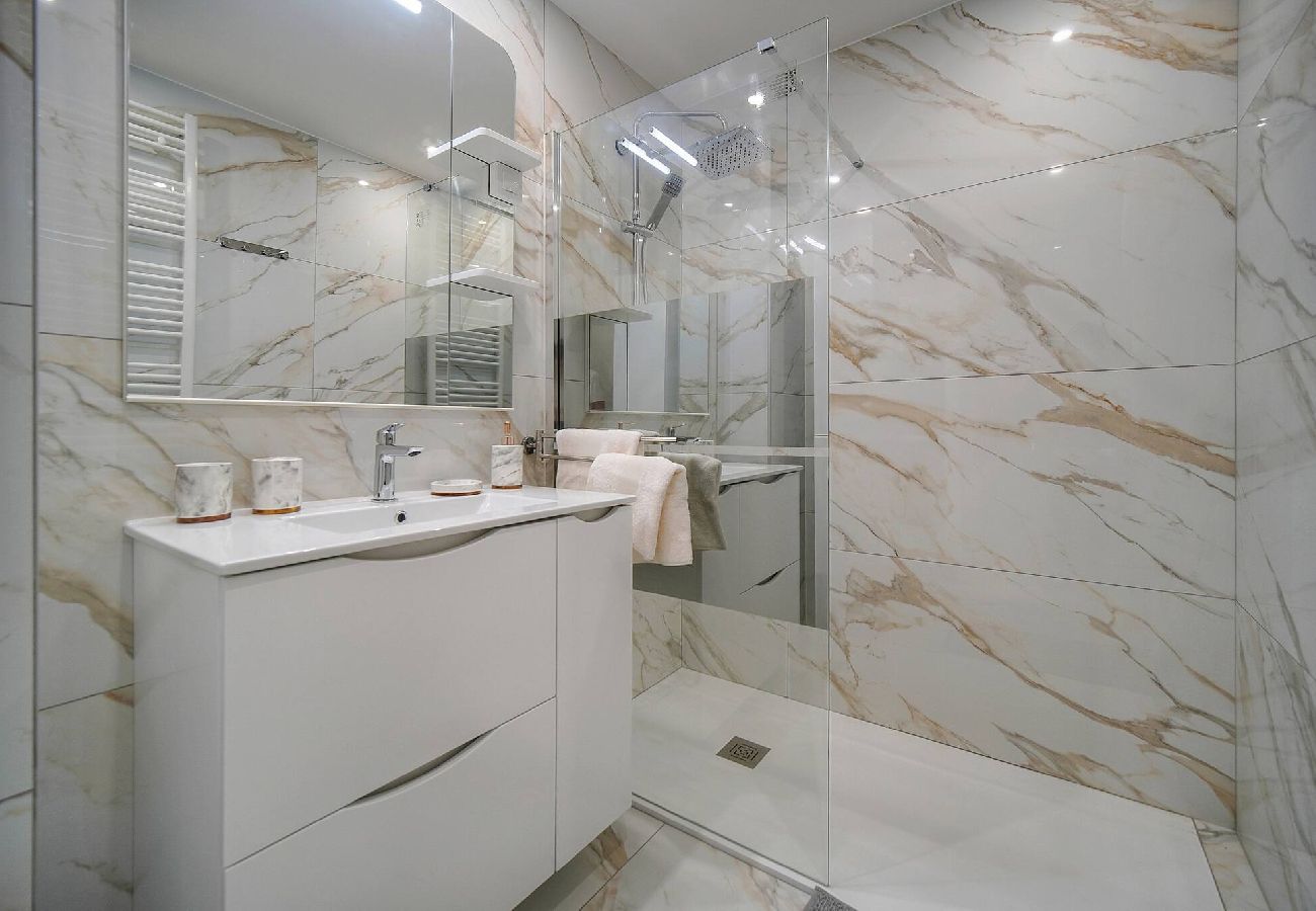 Appartement à Cannes - FRGK Stanislas Apartment Terrace, Central Cannes A