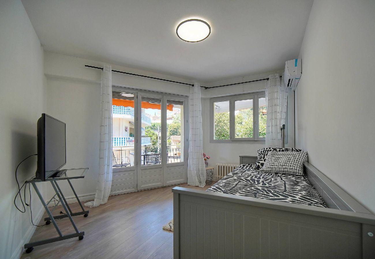 Appartement à Cannes - FRGK Stanislas Apartment Terrace, Central Cannes A